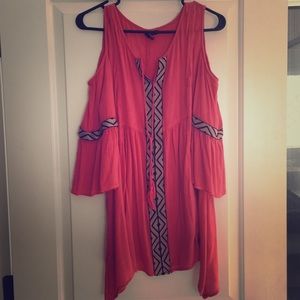 Cold shoulder tunic top